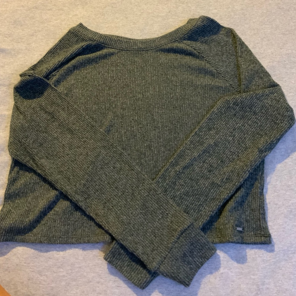 Gilly hicks by holister long sleeve cropped shirt. Size extra small.